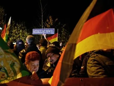 ЗМІ: демонстрація проти Меркель зібрала в Хемніці близько 2,5 тисяч чоловік