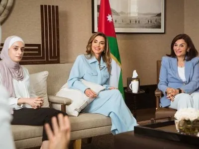 Королева Йорданії вийшла у світ в костюмі українського бренду