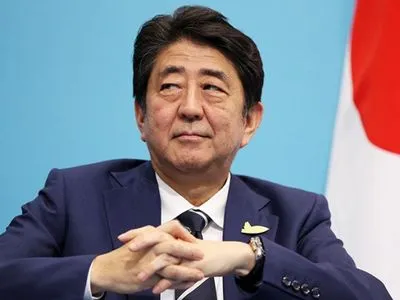 Прем'єр Японії надіслав особисте послання Порошенку