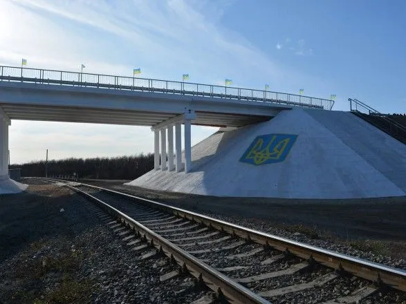 Украинские военные восстановили поврежденный боевиками мост под Попасной