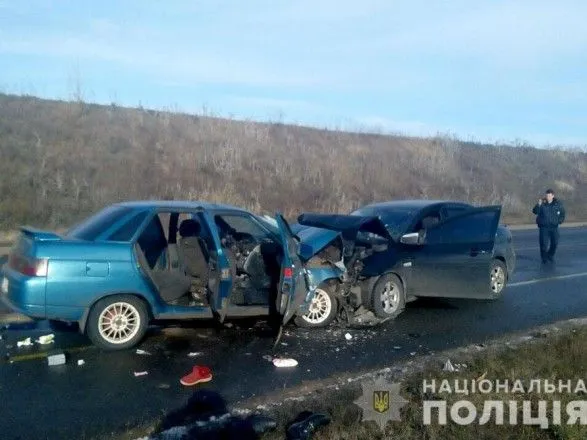 На Полтавщині сталося лобове зіткнення двох легкових автомобілів, є загиблий