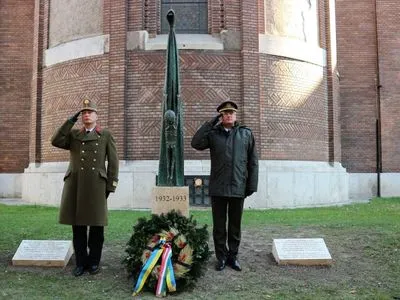 В Венгрии открыли памятник жертвам Голодомора