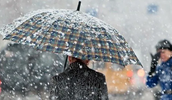 Завтра в Україні очікується мокрий сніг і дощ