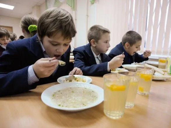 За последние четыре года количество отравлений украинских школьников выросло в 17 раз - эксперт