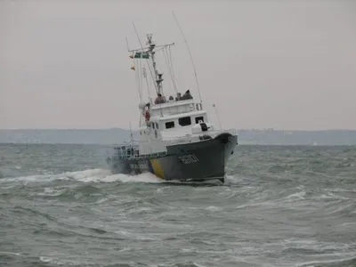 Врятоване у Чорному морі судно перевозило велику партію контрабандних цигарок