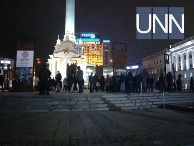 Вшанувати річницю Євромайдану у Києві зібралось менше 50 осіб