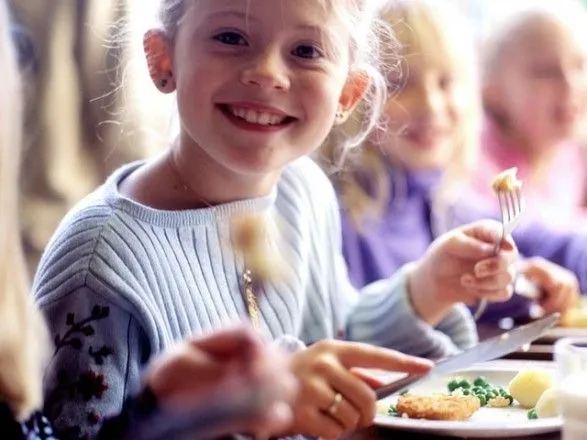 У Литві розроблять "зразкове меню" для шкільних їдалень