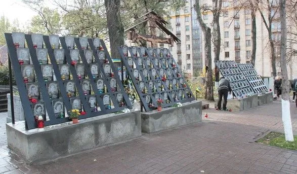 memorial-geroyiv-nebesnoyi-sotni-u-stolitsi-mayut-zvesti-do-kintsya-veresnya-2019-roku
