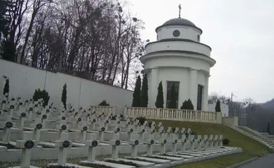 Спробу запалити фаєри на Личаківському цвинтарі кваліфікували як хуліганство