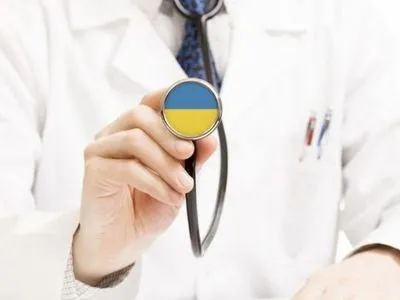 Менее трети украинский довольны профессионализмом отечественных врачей