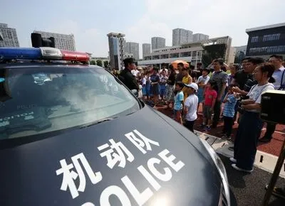 В Китае у школы авто въехало в толпу, пятеро погибли