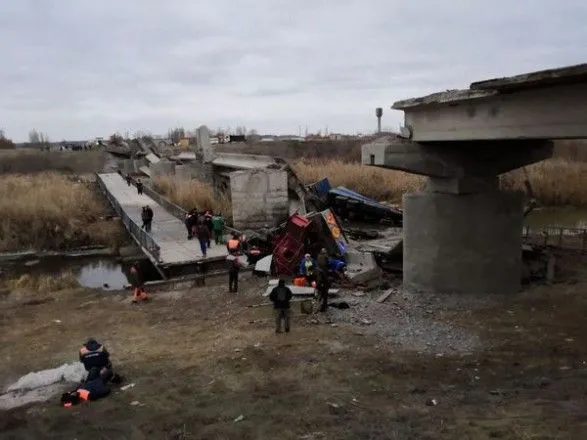 В России обвалился мост, шесть человек пострадали