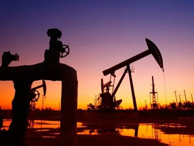 Цена нефти WTI в США опустилась ниже за 51 доллар
