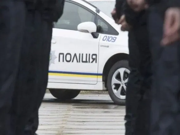 pyaniy-pensioner-nayikhav-na-politseyskogo