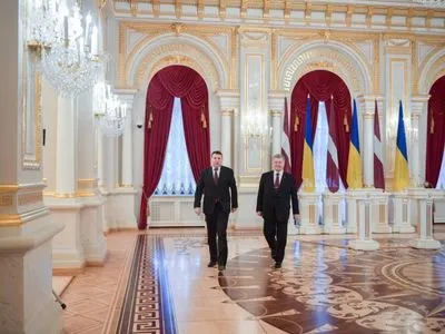 Международные наблюдатели должны получить доступ к Крыму - президент Латвии