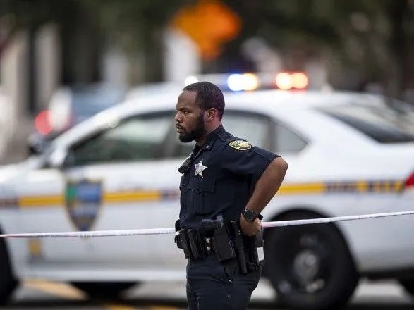 ЗМІ: у Флориді невідомий відкрив стрілянину біля магазину