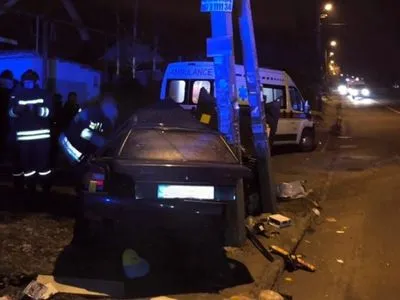 ДТП в Днепропетровске: спасатели помогли освободить пострадавшего водителя