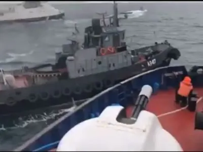 Захваченные два украинских катера - ВМС Украины