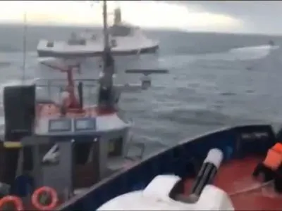 Опубліковано відео тарану українського корабля