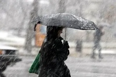 Завтра в Украине мокрый снег и дождь, на дорогах гололедица