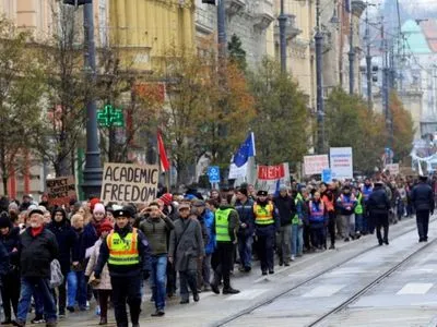 Студенты провели в Будапеште митинг за сохранение университета Сороса