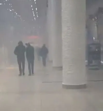 В Киеве неизвестный бросил дымовую шашку в "Ocean Plaza"
