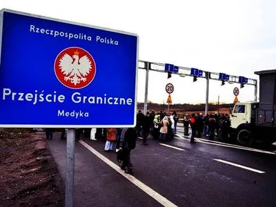 Черги на кордоні зберігаються у п'яти пунктах пропуску на кордоні з Польщею