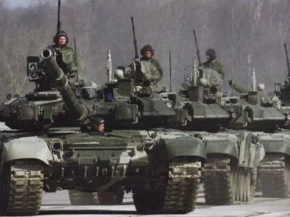 Кількість російських танків уздовж українського кордону зросла утричі - Порошенко