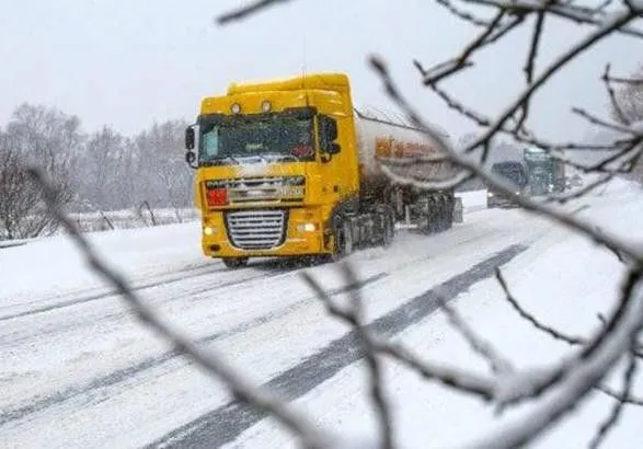 Непогода не повлияла на пропуск грузовиков в Киев