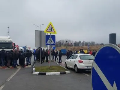 Протесты "евробляхеров" осложнили движение на 11 пунктах пропуска через границу