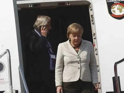 Літак Ангели Меркель здійснив вимушену посадку через несправності
