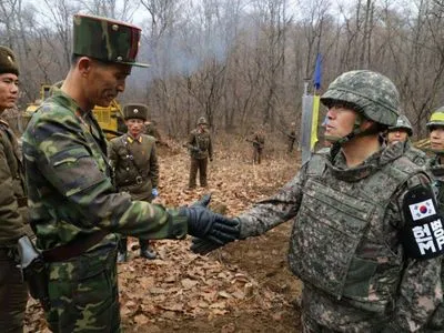 Южная Корея и КНДР завершают снос 20 постов охраны на общей границе