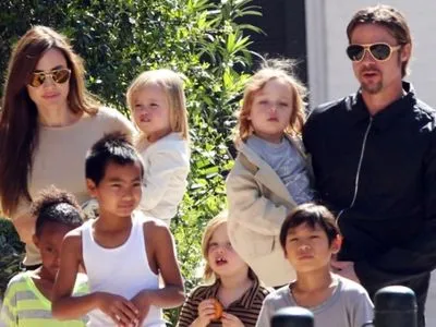 Анджелина Джоли и Брэд Питт договорились о опеки над детьми в рамках развода