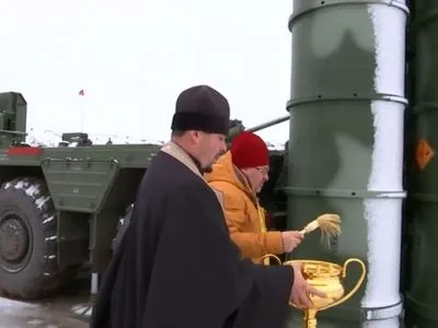 Россиянам в оккупированном Крыму освятили ЗРК С-400