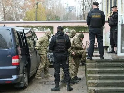 Українських моряків у "Лефортово" змусили зняти військову форму