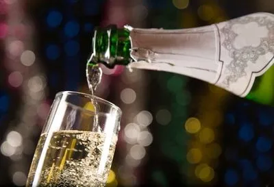 Шампанское помогает женщинам справиться со стрессом - ученые