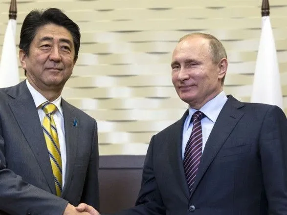 Прем'єр Японії обговорив із Путіним захоплення українських моряків