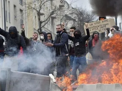 Протесты "желтых жилетов" во Франции 270 человек задержаны