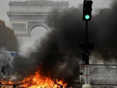 Протесты в Париже: более сотни задержанных и множество раненых