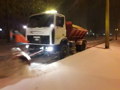 Столичные коммунальщики подготовили к снегопаду более 350 единиц техники - КГГА