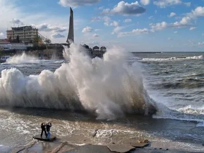 Из-за шторма на Азовском море подтопило 40 турбаз
