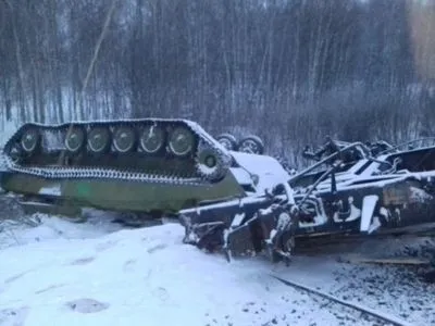 В России военный эшелон с танками сошел с рельсов