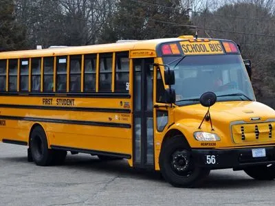В США школьный автобус с детьми попал в аварию