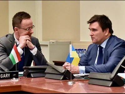 Сиярто на встрече министров НАТО выразил надежду на улучшение отношений с Украиной