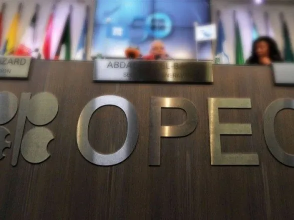 Сделка ОПЕК по сокращению нефтедобычи под угрозой из-за России
