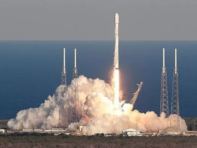 SpaceX не удалось посадить первую ступень Falcon 9 после запуска Dragon