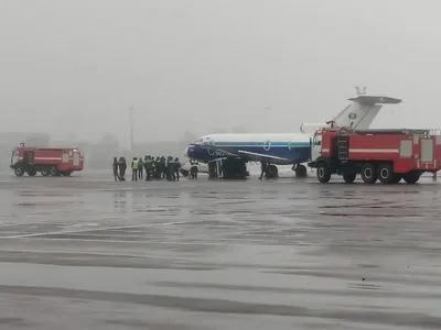 Літак зіткнувся з генератором у столичному аеропорту - соцмережі