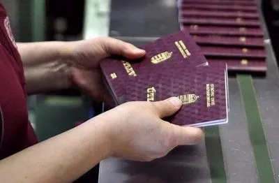 Венгрия прекратила выдавать паспорта в своих консульствах в Украине