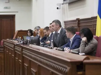 Кличко убедил депутатов проголосовать за разрыв договора со скандальным застройщиком Осокорков