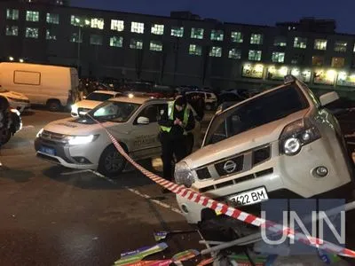 В Киеве со стрельбой ограбили автомобиль